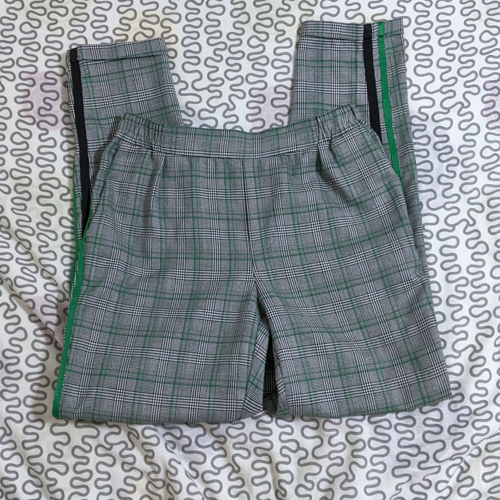 Plaid trousers with green stripe